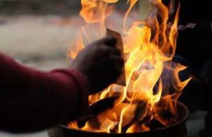 _烧纸钱对亡者有没有利益_烧纸钱死人会收得到吗