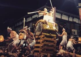 辣眼睛的裤子_花炮节是哪个民族的节日_