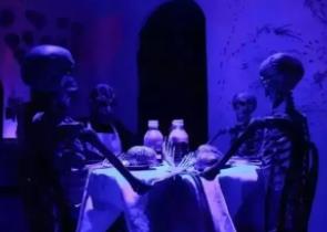 _端午送粽子什么意思_端午节抱粽子