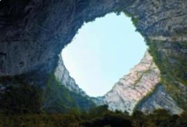 天坑古墓_俄罗斯惊现末日天坑_