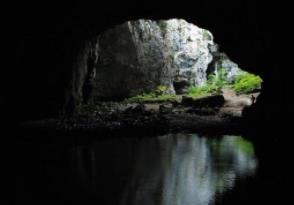 _神奇的喝水洞之谜,能一口气喝干长江水(洞内藏有暗河)_神奇的喝水洞之谜,能一口气喝干长江水(洞内藏有暗河)