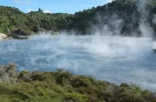 世界上最大的热湖:湖水温度高达60度(多烧伤死亡)_世界上最大的热湖:湖水温度高达60度(多烧伤死亡)_