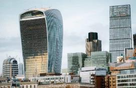 世界上最大的放大镜：烤化了对面街道的汽车镜_世界上最大的放大镜：烤化了对面街道的汽车镜_