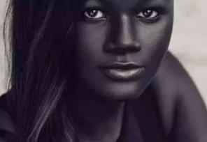 _年三十晚上可以出门_黑女人隐身出门晚上世界上没人