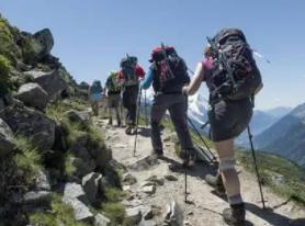 爬山有讲究吗_爬山时不能干什么_