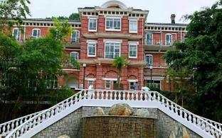 李嘉诚困住亡妻灵魂__李嘉诚给亡妻盖的楼