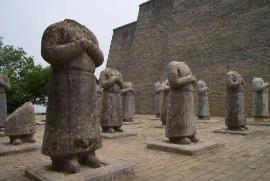 武则天守陵石像之谜,乾陵61尊人面石像无脑袋(毁于地震)_武则天守陵石像之谜,乾陵61尊人面石像无脑袋(毁于地震)_