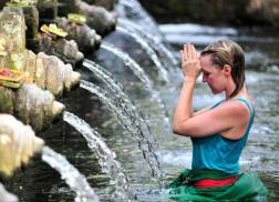 广西倒流的山泉之谜,神奇的泉水往高处流(科学至今无解)_广西倒流的山泉之谜,神奇的泉水往高处流(科学至今无解)_