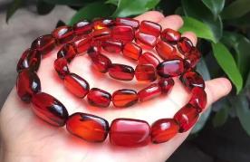 收藏级别的蜜蜡__收藏蜜蜡有升值空间吗