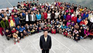 世界上最幸福的男人：有39个妻子(每天睡觉都要选)__世界上最幸福的男人：有39个妻子(每天睡觉都要选)